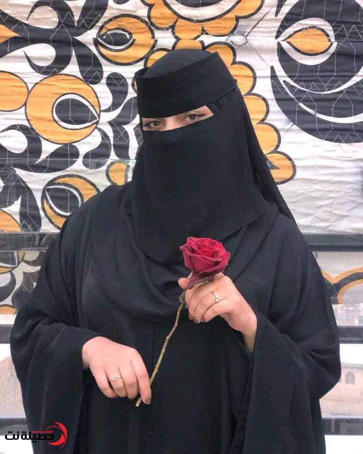 سعودية بجمال ساحر لم تتمالك نفسها أمام وسامة شاب جميل يعمل في محل لبيع العطور.. ما طبت منه أمر غريب !