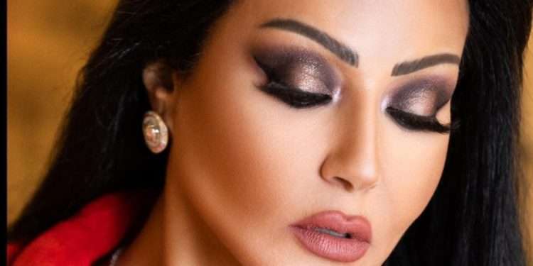 سمية الخشاب بالاحمر