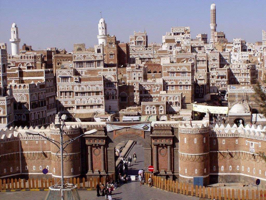 صدق أو لا تصدق .. لصوص ينبشون قبرا في اليمن لهذا السبب الصادم !