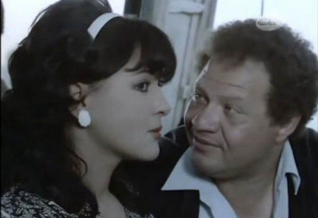 أسرار و حكاية أجرأ مشهد في تاريخ السينما المصرية على الاطلاق : عاشرها داخل الاستديو بوجود المخرج والمصورين !