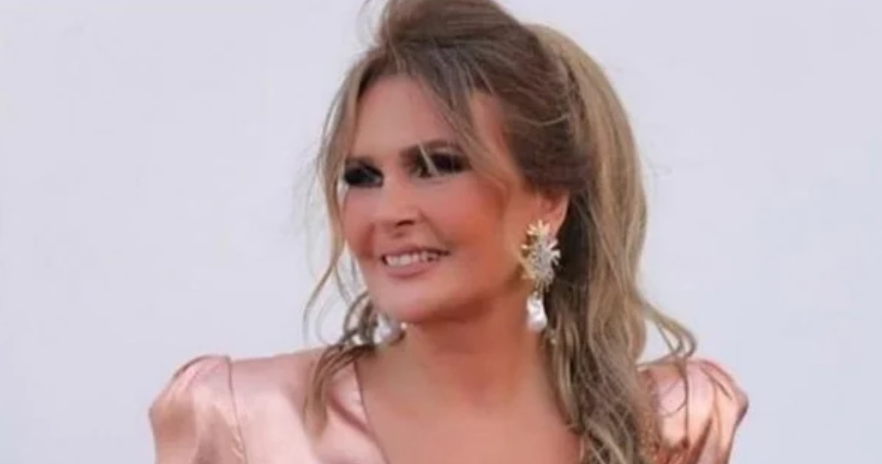الفنانة يسرا