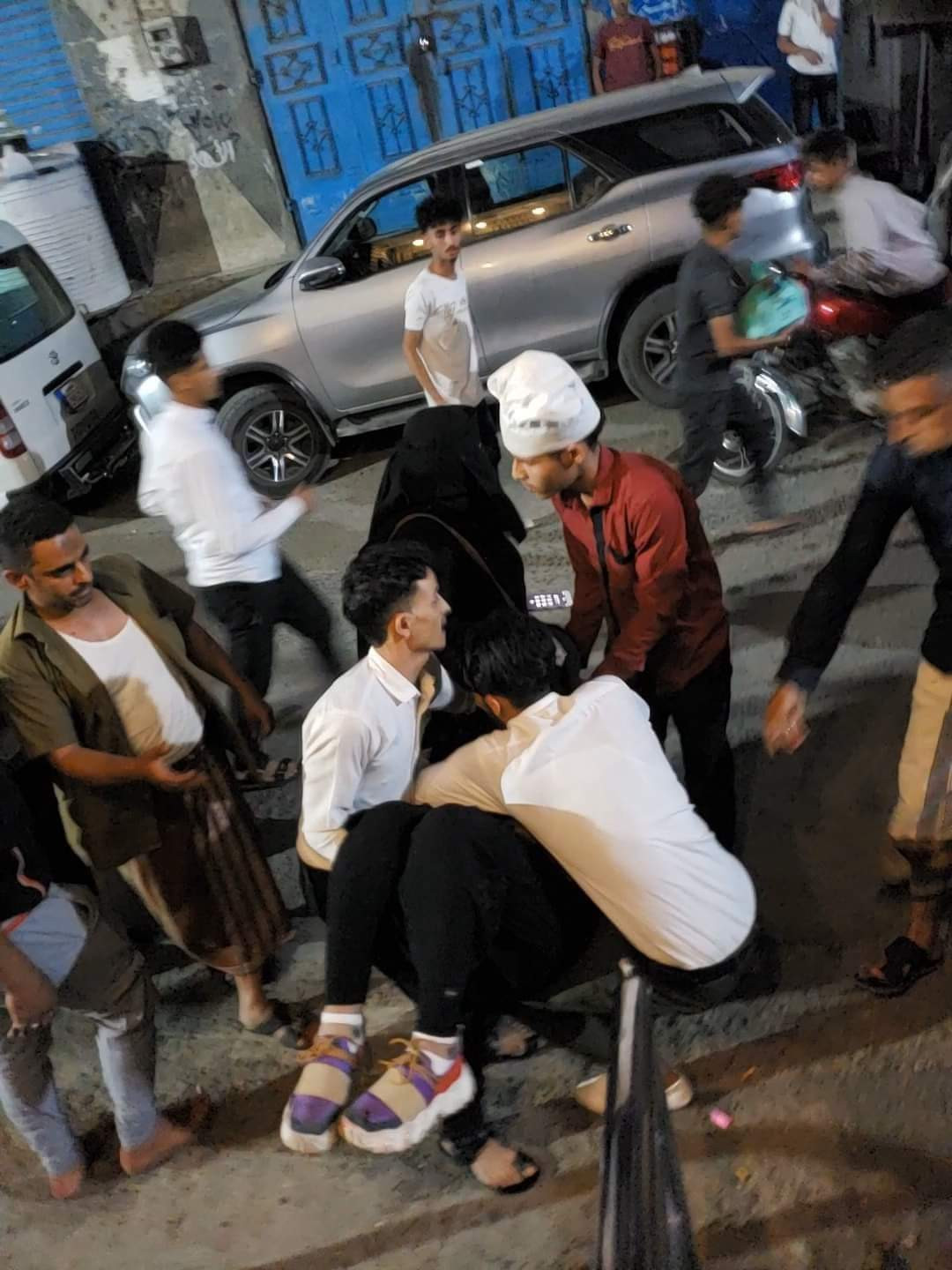 مؤلم .. شاهد الصورة الأولى لإنتحار الناشطة سارة علون بتعز 