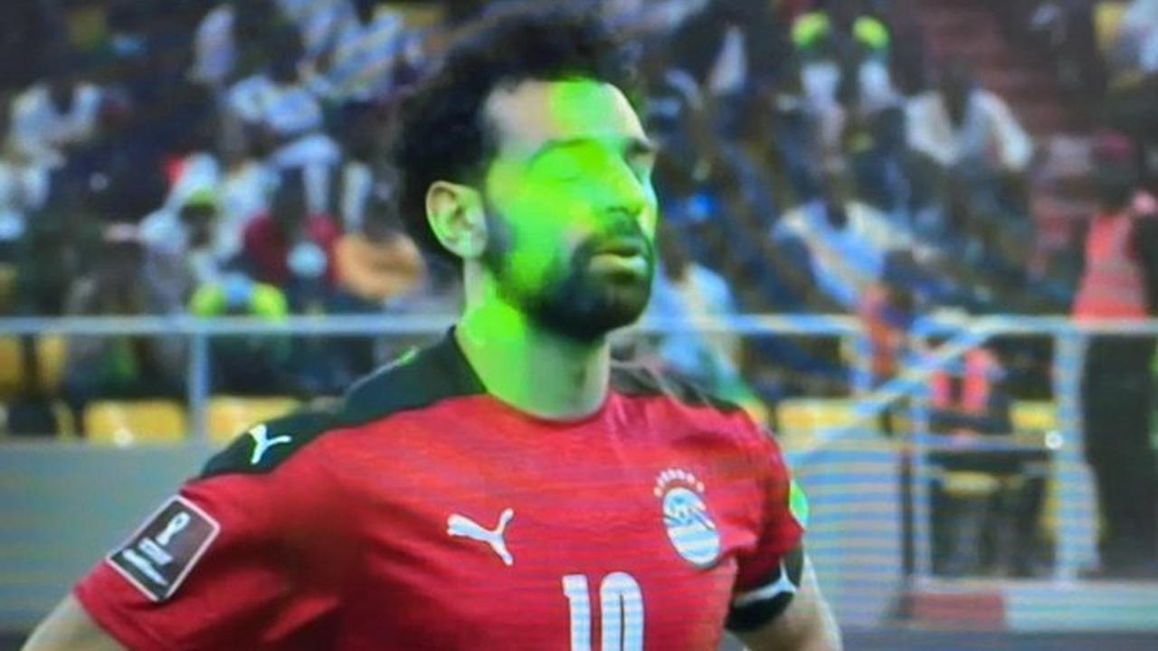 محمد صلاح وعليه الليزر