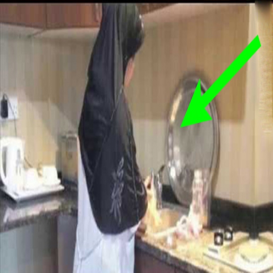 سعودي يعيد خادمة إندونيسية للشركة المؤجرة بعد عامين من العمل .. .. وعند تفتيش حقائبها كانت المفاجأة الصادمة !  .. (صور)