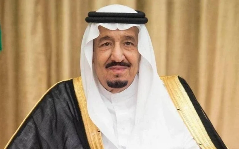 العقوبة لن ترحم !..السعودية تجبر الأجانب على زي موحد ومنعهم من لبس الثوب السعودي