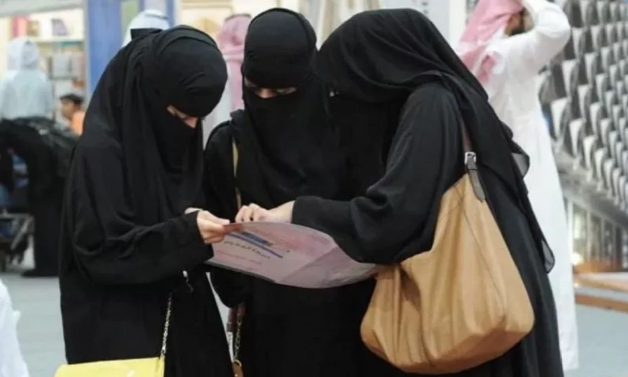 طالبة سعودية قاصر كانت تشعر بألم شديد في بطنها فنقلوها إلى المستشفى .. وعندما فحصها الأطباء كانت الكارثه الصادمة لأسرتها !