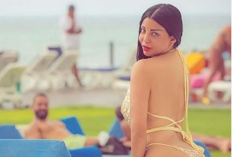 أشعلت غرائز الرجال..رولا يموت تستعرض جسدها بوضعيات ساخنه بدون ملابس داخليه في تمرين اليوجا