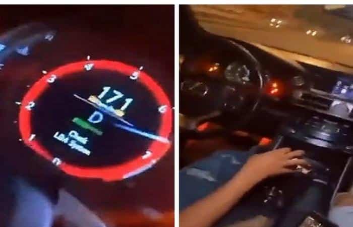 سائقة سعودية تقود سيارتها بسرعة جنونية وتتناول الطعام على الخط السريع! هكذا كانت النهاية مخيفة!!