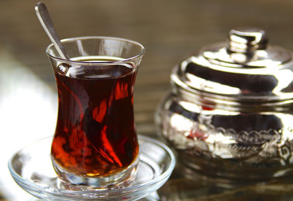 ابتعدوا عنه فوراً..خطأ فادح يرتكبه الكثيرون خلال تحضير الشاي يحوله الى سم قاتل !