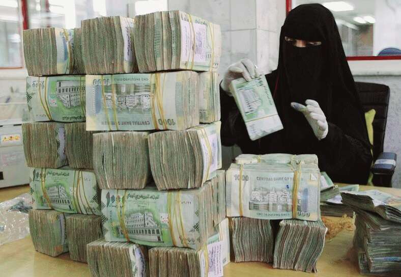 السعر الآن : انهيار كارثي لريال اليمني امام العملات الاجنببة في التعاملات المسائية 
