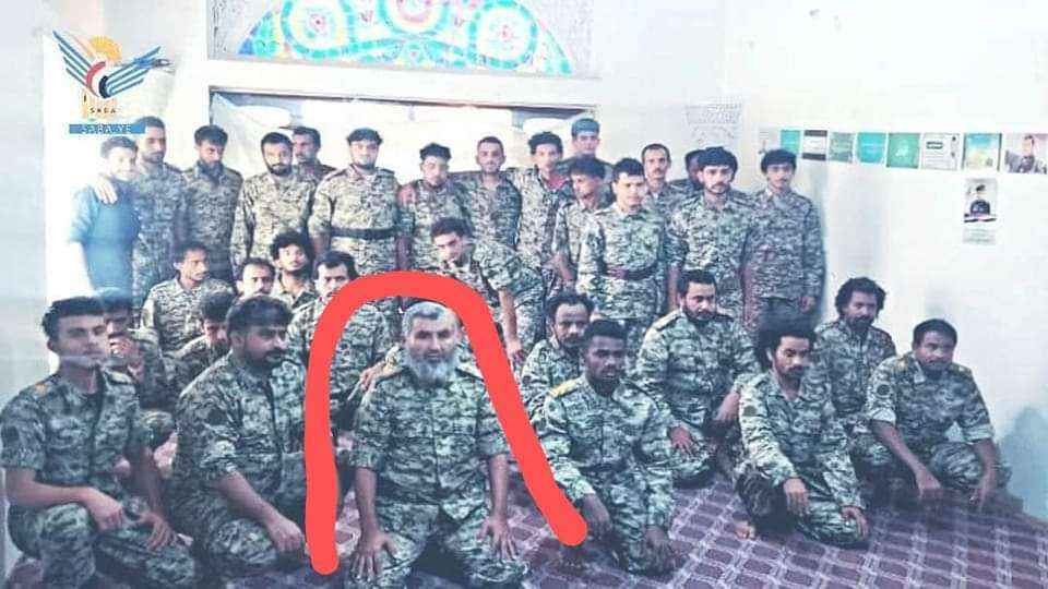 وردنا الأن .. مصدر  يحسم الجدل و يكشف الخبر اليقين بشأن حقيقة انضمام قوات عسكرية كبيرة تابعة للشرعية اليمنية لجماعة الحوثي في صنعاء .. (صورة )