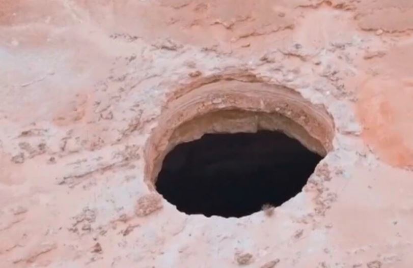 كانت حكاية في الاساطير تثير الخوف .. أسرار بئر برهوت المسماة قعر جهنم في اليمن