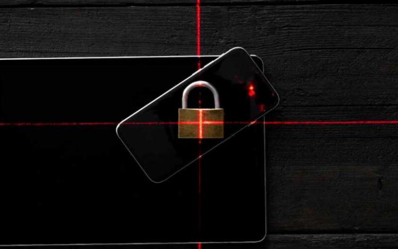  تطبيق خطير انتشر في السعودية يقوم بسرقة الملفات والصور بطريقة احترافية ..احذفه فوراً من هاتفك 