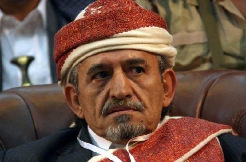 شاهد أول ظهور للشيخ القبلي صادق الأحمر  في هذا الدولة بعد مغادرته صنعاء  يثير مواقع التواصل !