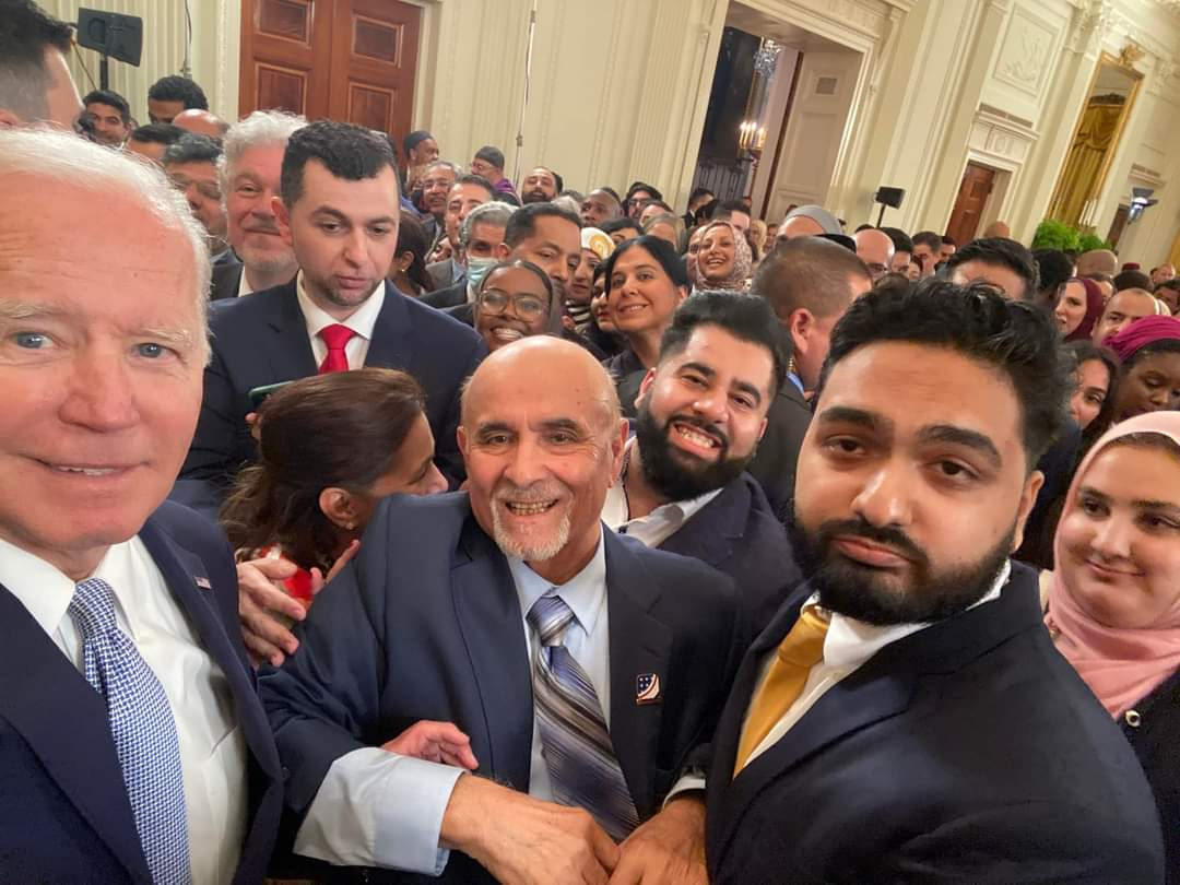 من هي الشخصية اليمنية الشهيرة التي شارك الرئيس الأمريكي وزوجته احتفالات العيد بالبيت الأبيض وماذا قال عنها؟!.. شاهد مجموعةصور