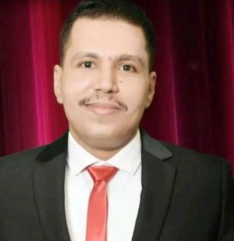 أسرة الصحفي اليمني أحمد ماهر تزوره لأول مرة في مكان الاحتجاز بعدن و الرئيس العليمي يوجه بالتحقيق في واقعة استجوابه