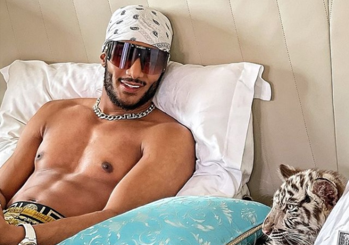 محمد رمضان والطيران