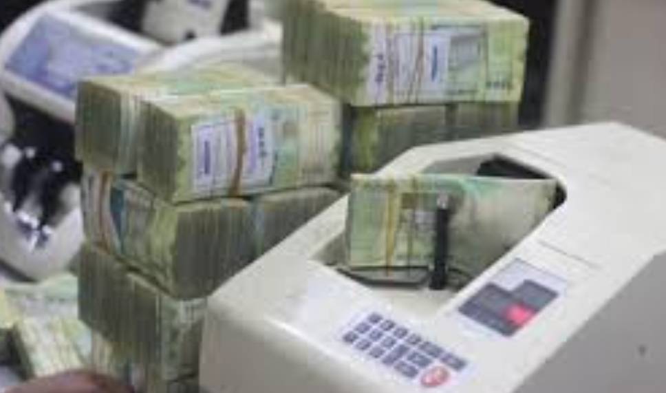انهيار الريال اليمني أمام الدولار والريال السعودي