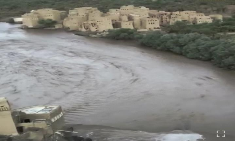 بعد 300عام من الانقطاع.. عودة أطول واعظم نهر فى اليمن بسبب الامطار