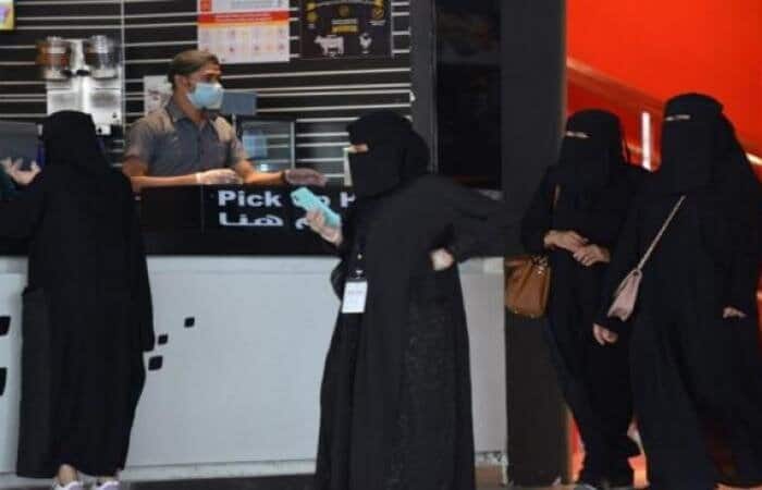 المملكة في غضب عارم بعد قيام مطعم شهير بـجـدة بهذا التصرف الصادم تجاه النساء السعوديات