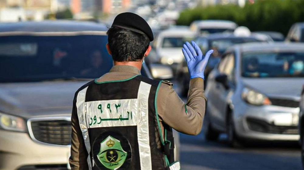 هام : المرور السعودي يصدر قرار عاجل لجميع السائقين ممنوع وضع هذا بالسيارة من اليوم!