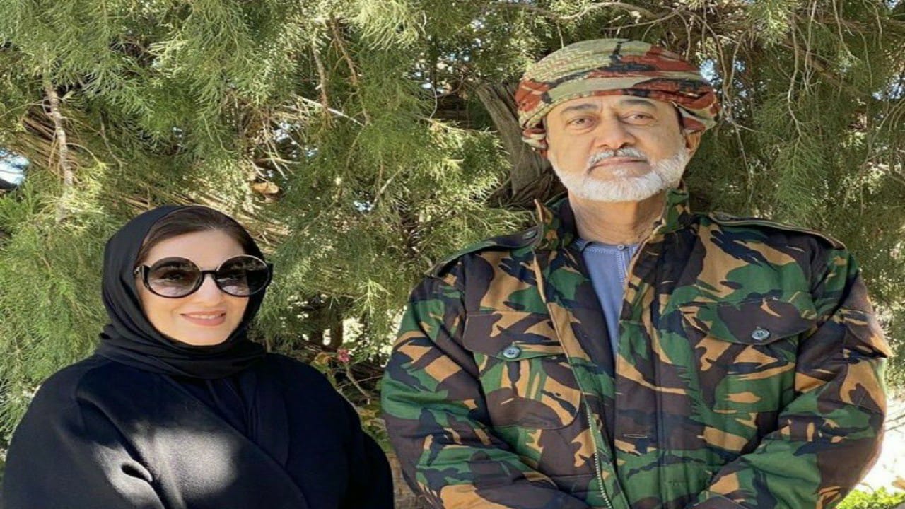 السلطان هيثم بن طارق وزوجته