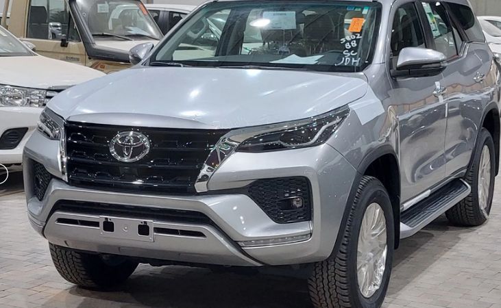 السعر الان : انخفاض كبير لاسعار سيارة تويوتا فورتشنر 2023 الجديدة بجميع فئاتها بالسعودية