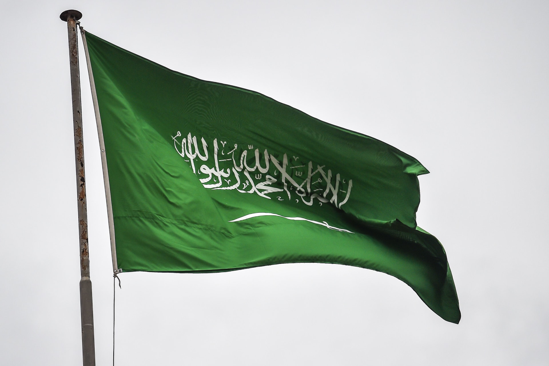 صدمة قاسية للمقيمين.. السعودية تعلن إسقاط تأشيرة جميع الوافدين بدءا من هذا الموعد !!!