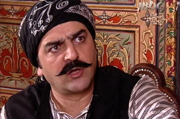  العقيد ابو شهاب بطل مسلسل «باب الحارة» لن تصدق كيف بدت ابنته الأنيقة في أول ظهور لها مع العائلة !