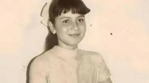 الفنانة نورا