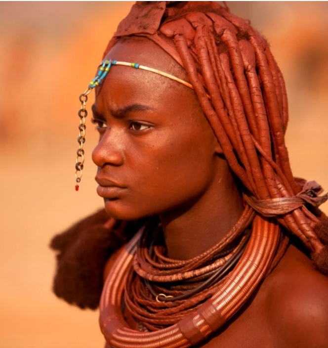 لديهم أيضًا موقف سيء تجاه الآخرين وغير مرحب بهم على الإطلاق.  لا يمكنك زيارة هذه القبيلة بدون إذن وأمن.  هناك ثقافة بربرية تجاه الأنثى شيء يجعلها خطرة أيضًا.  شاهد بعض صور الثقافة البربرية تجاه الإناث.