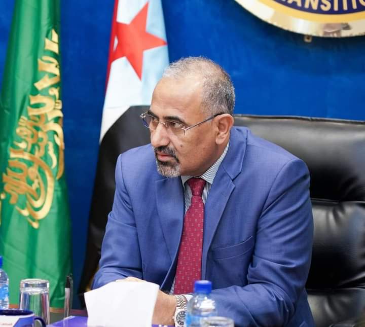 عيدروس الزبيدي يصل إلى الرياض ويفاجئ الجميع بتغييرات سياسية في الحكومة اليمنية