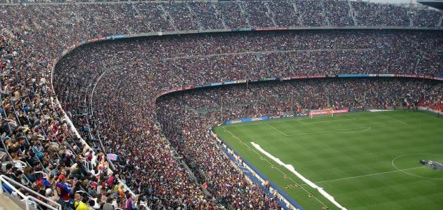 ليس لحضور مباراة ولا حفل موسيقي ولا مهرجان.. دولة تستيقظ على حضور 30 ألف شخص في ملعب لسبب غريب جداً..شاهد