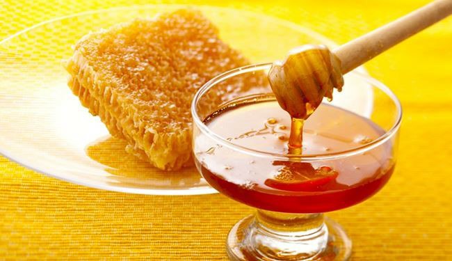   4 فئات ممنوعة من تناول عسل النحل طبيب سعودي يكشف عنها ويوضح أضراره