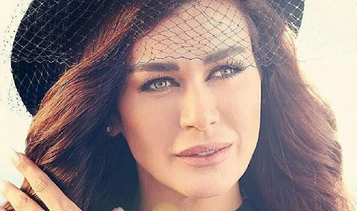  الفنانة اللبنانية نادين الراسي
