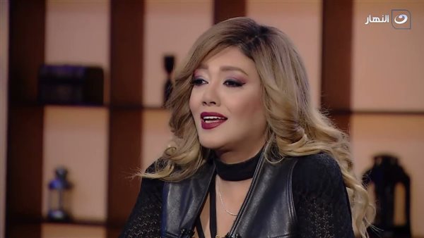 فنانة مصرية شهيرة توجه رسالة قاسية للفنانات: الكفن ملهوش جيوب