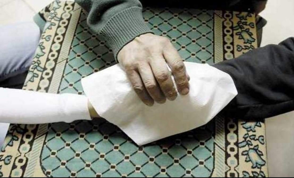 أنجب 12 ابنا.. شاهد طبيب شهير يخفي زواجه من 4 سيدات 24 عاما وفيسبوك يكشفه   