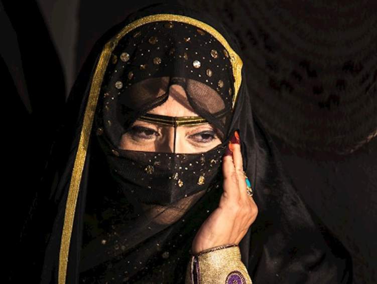 زوجة سعودية تكشف بجرأة وبدون خجل سبب رفضها النوم مع زوجها .. لن تصدق ما هو ؟