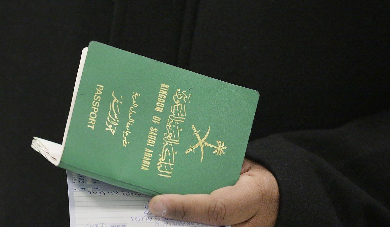 أمر ملكي عاجل بمضاعفة رسوم تجديد الإقامة لهذه الفئات من الأجانب في السعودية!