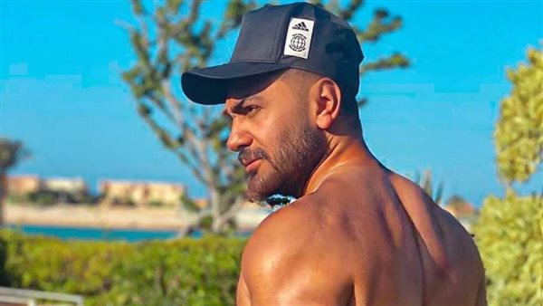 تامر حسني يعود للتمارين العنيفة من أجل عمل جديد يعلن عنه لجمهوره 