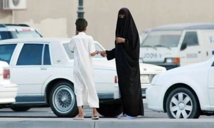 عقوبة تفرضها السعودية لكل من يقدم مساعدة للمتسولين في المملكة تصل الى غرامة كبرى
