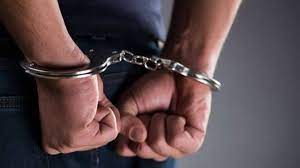 صدمة مدوية ..القبض على فتاة سعودية داخل مستشفى وهي تعمل هذا الشئ مع احد الصيادلة.