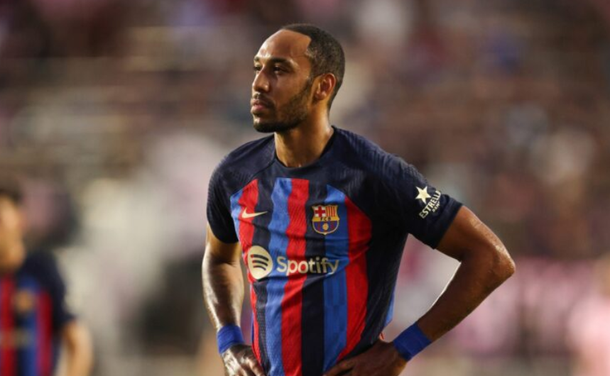 نادي برشلونة يستعد لبيع أوباميانج لتشيلسي 