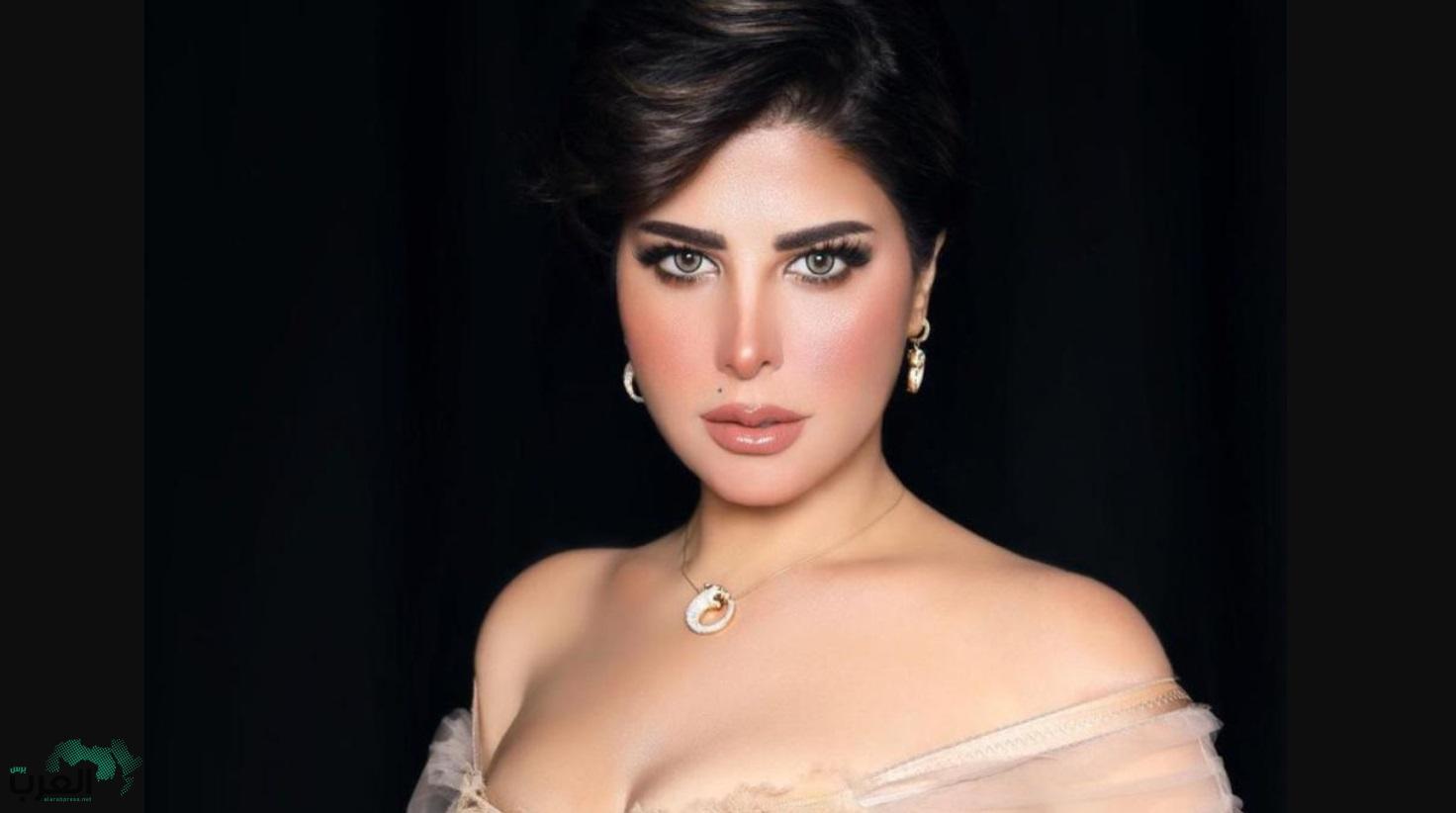 الفنانة شمس الكويتية  نزعت ثوب الحياء والخجل وكشفت عن المنطقة الحساسة من جسدها .. (صورة)