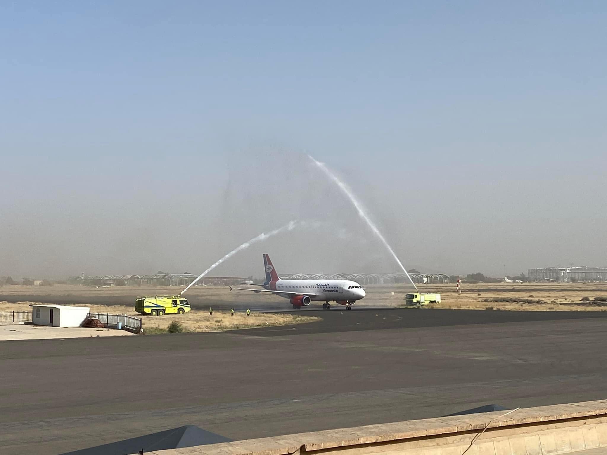 طائرة يمنية
