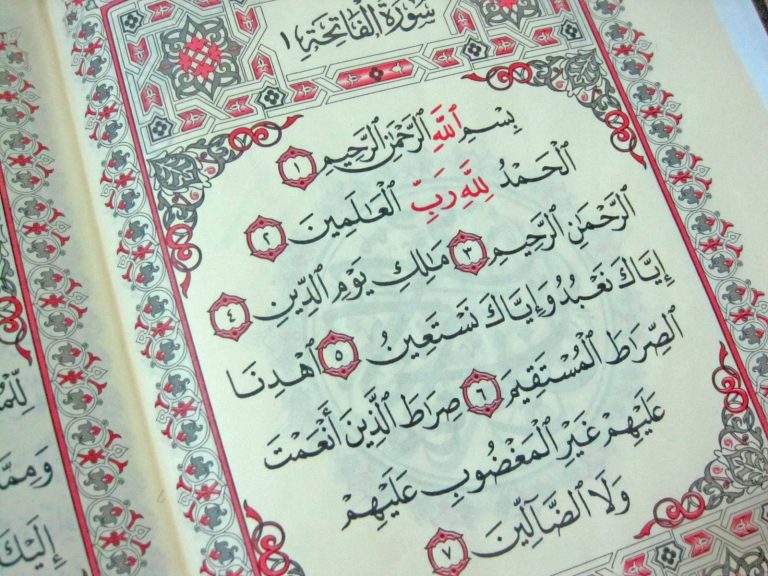 لماذا يحذرنا رسول الله من قراءة الفاتحة بسرعة اثناء الصلاة..الإجابة ستفاجئك 
