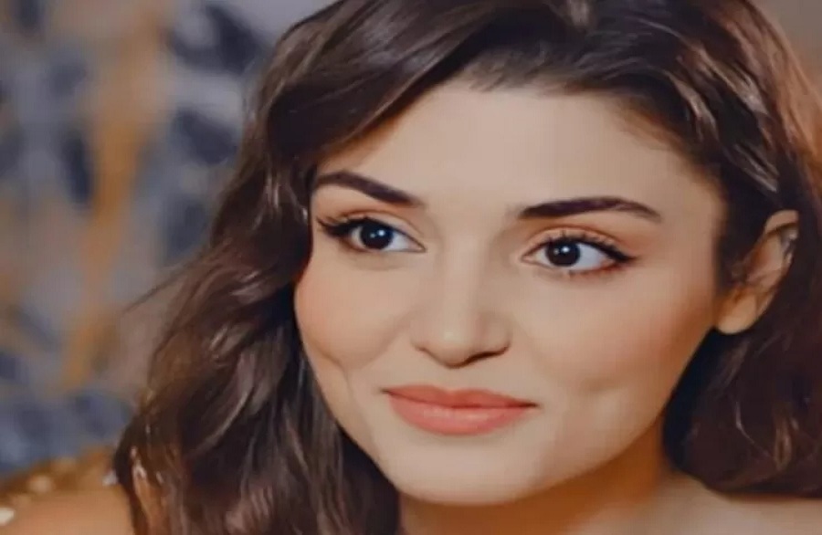 نجمة لامعة يعشقها الجميع تعترف وبدون خجل.. تجردت عن كل ملابسي ومارست العلاقة الحميمة بشكل حقيقي أكثر من 3مرات مع بطل هذا الفيلم.. شاهد