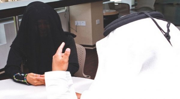 سعودي يدعو زوجته لوجبة عشاء ويفاجئها بزواجه بالثانية، لن تتخيل ما الذي فعلته به بكل جرأة اماز الجميع !