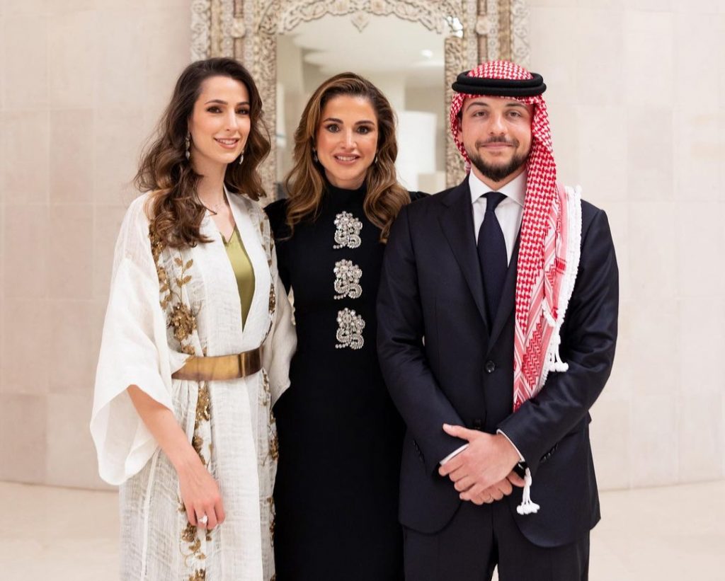 من هي السعودية رجوة بنت خالد  خطيبة ولي العهد الأردني الأمير الحسين بن عبدالله وبماذا علقت  الملكة رانيا على خطوبة ابنها ؟