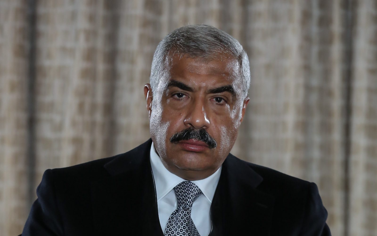 هشام طلعت